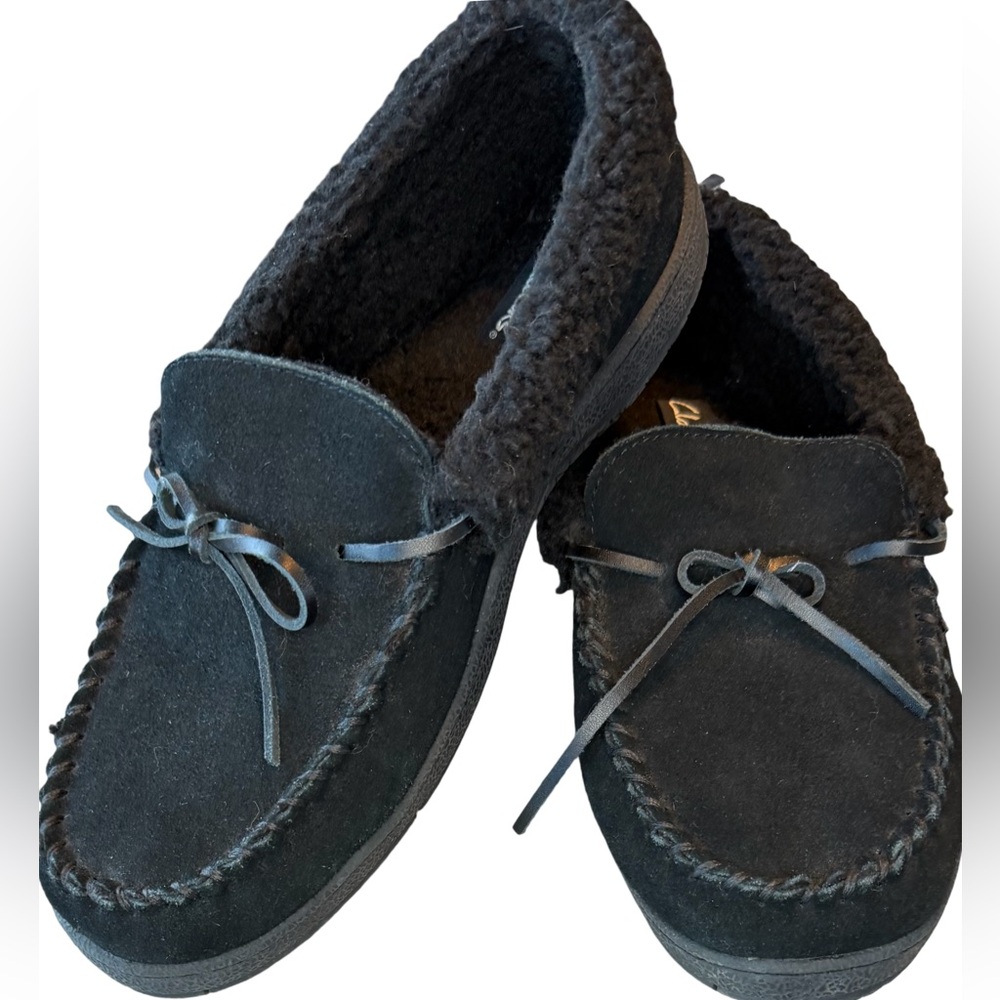 Clarks Men's Suede Moccasins With Leather Ties & Fur Lining. Color Black Size 12